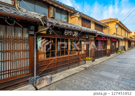 大分県　日田市　豆田の町並み 127451952