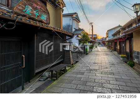 大分県　日田市　豆田の町並み 127451956