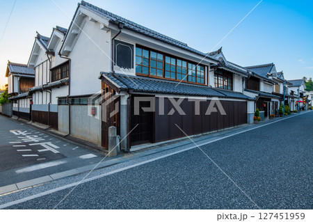 大分県　日田市　豆田の町並み 127451959