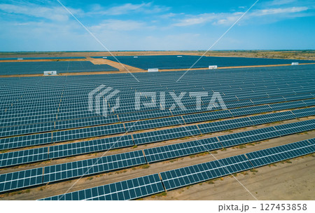 Expansive solar panel arrays under a clear blue...の写真素材 [127453858] - PIXTA