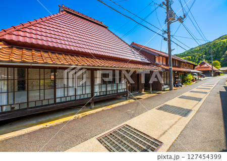 山口県　重伝建　佐々並の町並み 127454399