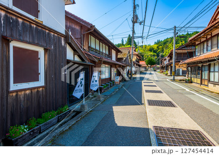 山口県　重伝建　佐々並の町並み 127454414