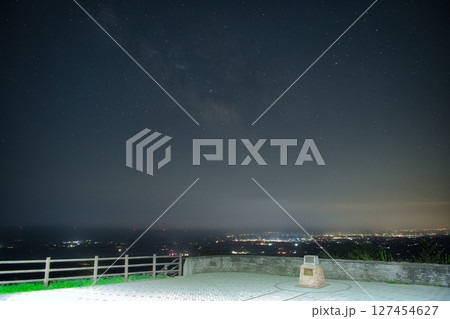栃木県那須町 那須高原展望台から見る夜景 栃木県那須町 那須高原展望台から見る夜景 127454627