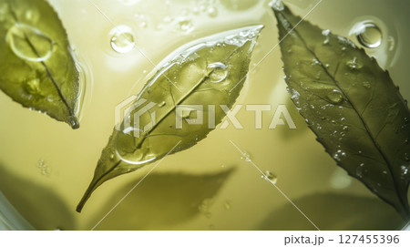 tea water bubbles translucent droplets closeup 127455396