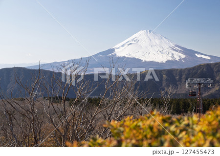 Majestic view of Mount Fuji, Japan iconic snow capped volcano 127455473