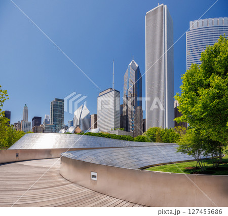 Sunny view of downtown Chicago with iconic skyscrapers rising above a Millennium park 127455686