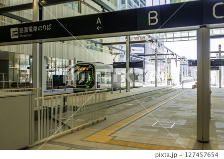 広島駅　路面電車乗り入れ　広島県広島市 127457654
