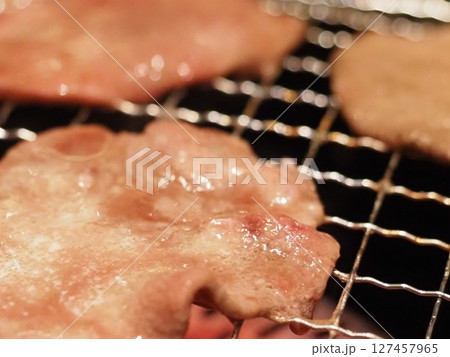 焼き肉屋のタン塩 127457965