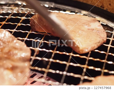焼き肉屋のタン塩 127457968