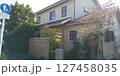 木々に囲まれた木造一戸建て　 127458035