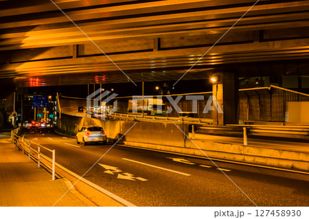 夜の八王子バイパス（北野駅  高架下） 127458930