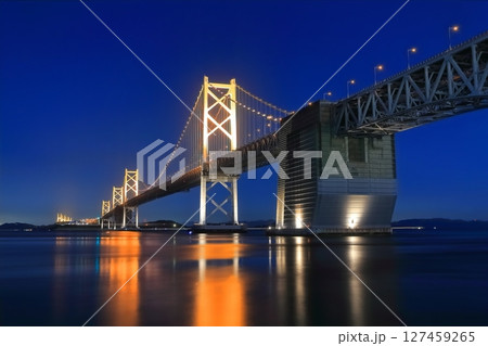 【香川県】瀬戸大橋記念公園から見た「瀬戸大橋」の夜景(ライトアップ) 【香川県】瀬戸大橋記念公園から見た「瀬戸大橋」の夜景(ライトアップ) 127459265