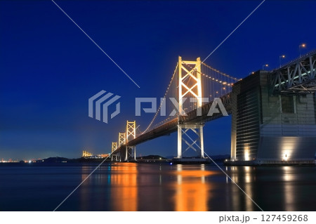 【香川県】瀬戸大橋記念公園から見た「瀬戸大橋」の夜景(ライトアップ) 【香川県】瀬戸大橋記念公園から見た「瀬戸大橋」の夜景(ライトアップ) 127459268
