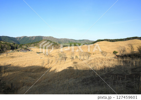 兵庫県神河町 砥峰高原 東屋展望台からの風景 兵庫県神河町 砥峰高原 東屋展望台からの風景 127459601