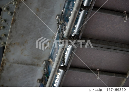 高架下の吊り足場 高架下の吊り足場 127466250