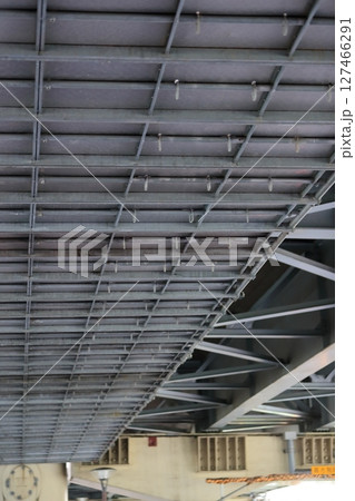 高架下の吊り足場 高架下の吊り足場 127466291