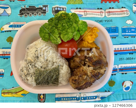 お子様弁当 127466306