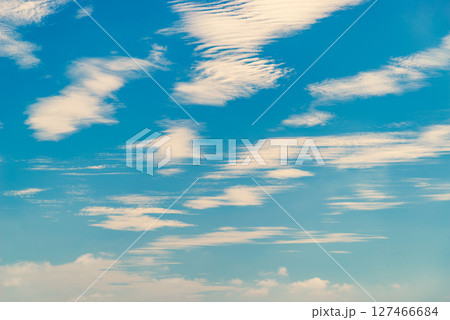 青空に散らばる波状雲 j-3 暖色加味 青空に散らばる波状雲 j-3 暖色加味 127466684