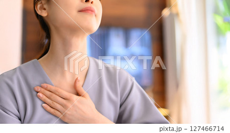 苦しい女性のポーズ 苦しい女性のポーズ 127466714
