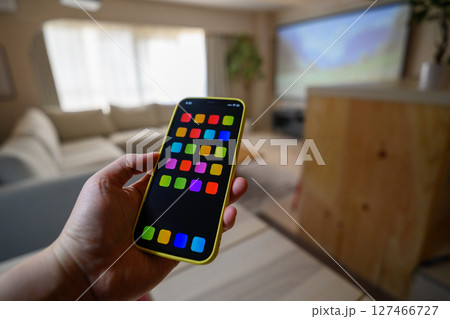 部屋でのワンシーン 127466727