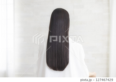 美しいロングヘアの女性 美しいロングヘアの女性 127467429