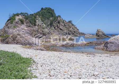 春の浦富海岸の風景 鳥取県 浦富海岸 127468891