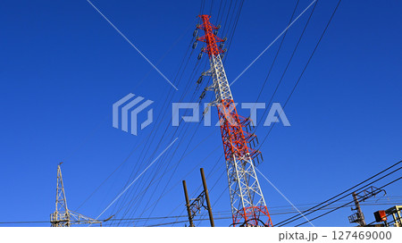 快晴の空と送電線 127469000