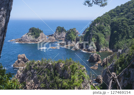 春の浦富海岸の風景 鳥取県 浦富海岸 127469154