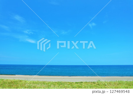 北海道 夏の青空とオホーツク海 北海道 夏の青空とオホーツク海 127469548