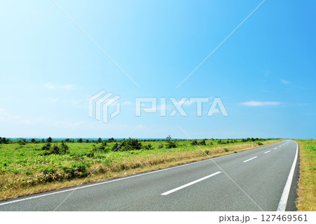 北海道　青空のエサヌカ線 127469561