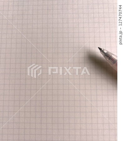 ボールペンとメモ帳 127470744