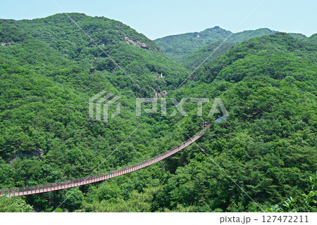 【韓国/坡州市】ソウル近郊 カマク山の赤い吊り橋 【韓国/坡州市】ソウル近郊 カマク山の赤い吊り橋 127472211