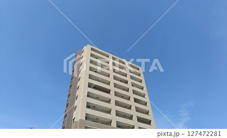 青空に映える区分マンション 127472281