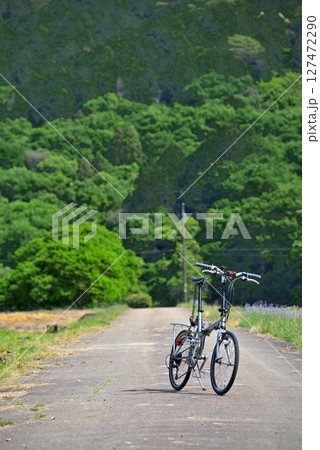 自転車のある風景　犬山市本宮山山麓 127472290