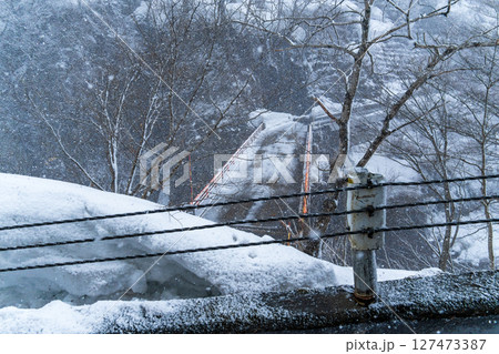 250317秋山郷の雪景色 127473387