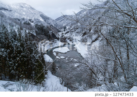 250317秋山郷の雪景色 127473433