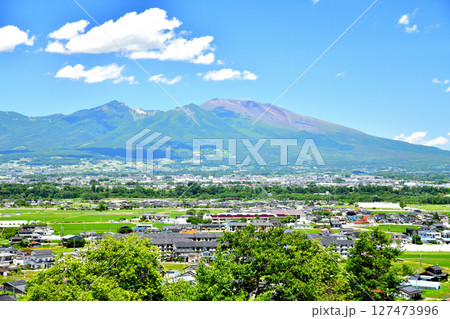 佐久平駅周辺、浅間山方面を望む(長野県佐久市)【2025.6】 佐久平駅周辺、浅間山方面を望む(長野県佐久市)【2025.6】 127473996