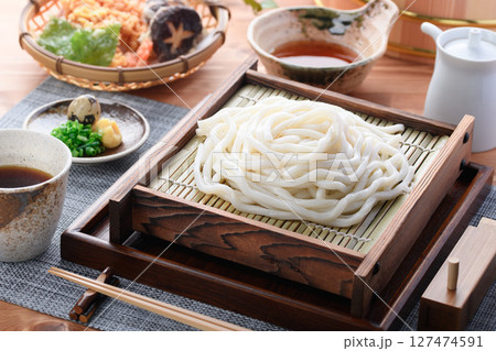 夏の定番! 天ざるうどん ( 冷やしうどん ) 夏の定番! 天ざるうどん ( 冷やしうどん ) 127474591