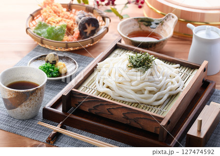 夏の定番! 天ざるうどん ( 冷やしうどん ) 夏の定番! 天ざるうどん ( 冷やしうどん ) 127474592