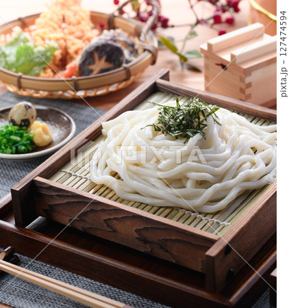 夏の定番! 天ざるうどん ( 冷やしうどん ) 夏の定番! 天ざるうどん ( 冷やしうどん ) 127474594