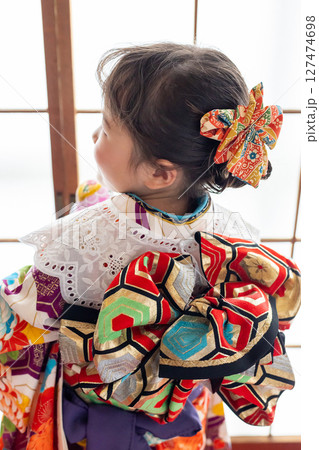 七五三7歳の着物のかわいい女の子 七五三7歳の着物のかわいい女の子 127474698