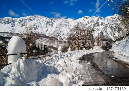 250317秋山郷の雪景色（快晴） 127475189
