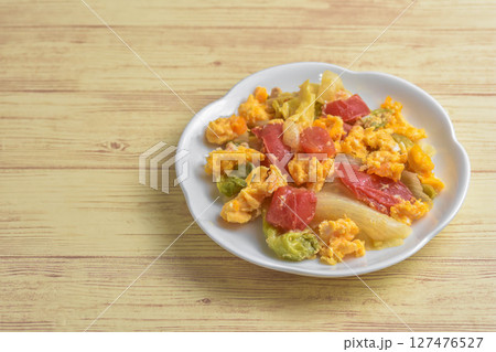 レタスとトマトと卵の炒め物 レタスとトマトと卵の炒め物 127476527