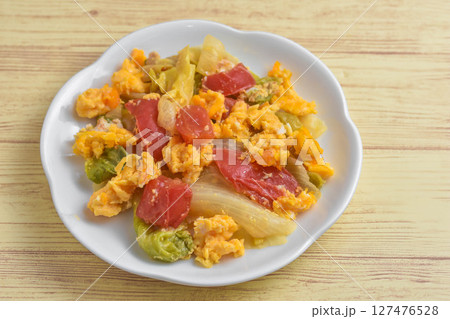 レタスとトマトと卵の炒め物 127476528