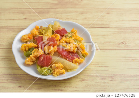 レタスとトマトと卵の炒め物 レタスとトマトと卵の炒め物 127476529
