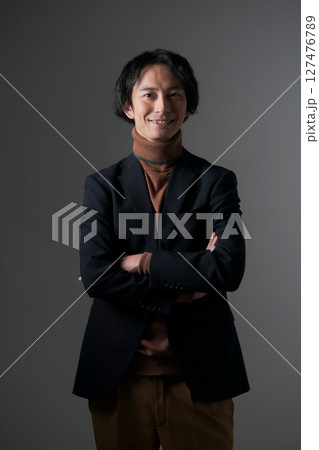 ジャケットを着た男性 ジャケットを着た男性 127476789