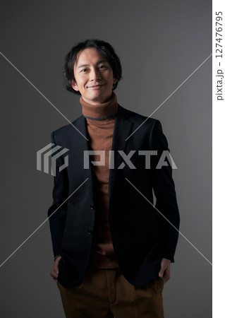 ジャケットを着た男性 127476795