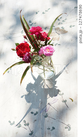 Bouquet of Red and Pink Roses in Glass Vase Bouquet of Red and Pink Roses in Glass Vase 127478690