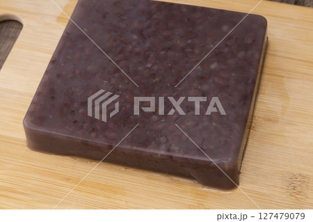 夏の和菓子水羊羹を切る 夏の和菓子水羊羹を切る 127479079