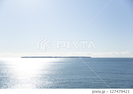 花咲岬からモユルリ島とユルリ島を望む 花咲岬からモユルリ島とユルリ島を望む 127479421